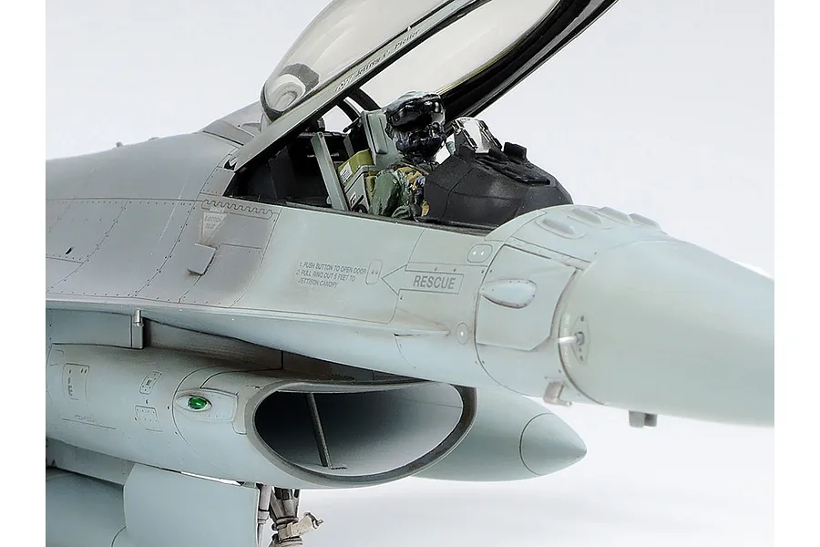 Tamiya 1/48 Lockheed Martin Block 25/32 F-16 C Fighting Falcon Ang Jet Scaled Plastic Model Kit image 135265