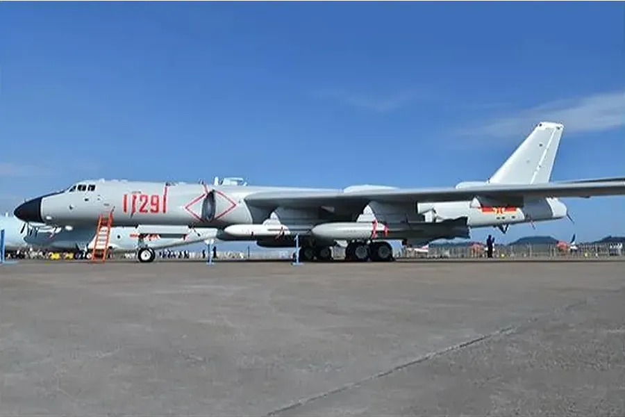 Trumpeter 1/144 Xian H-6K Strategic Bomber Scale Plastic Model Kit image 2