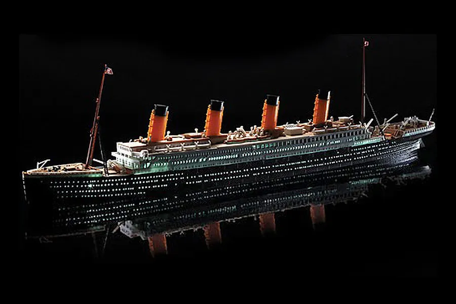 Academy 1/700 RMS Titanic Ship Scaled Plastic Model Kit w/ LED Set image 136356
