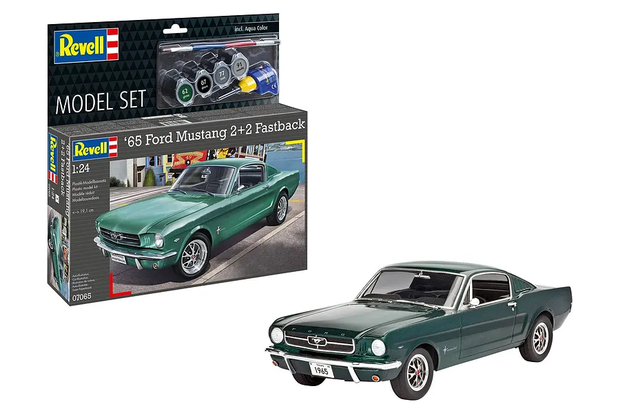 Revell 1/24 scale 1965 Ford Mustang 2+2 Fastback model kit box and a fully assembled green model car on a white background.