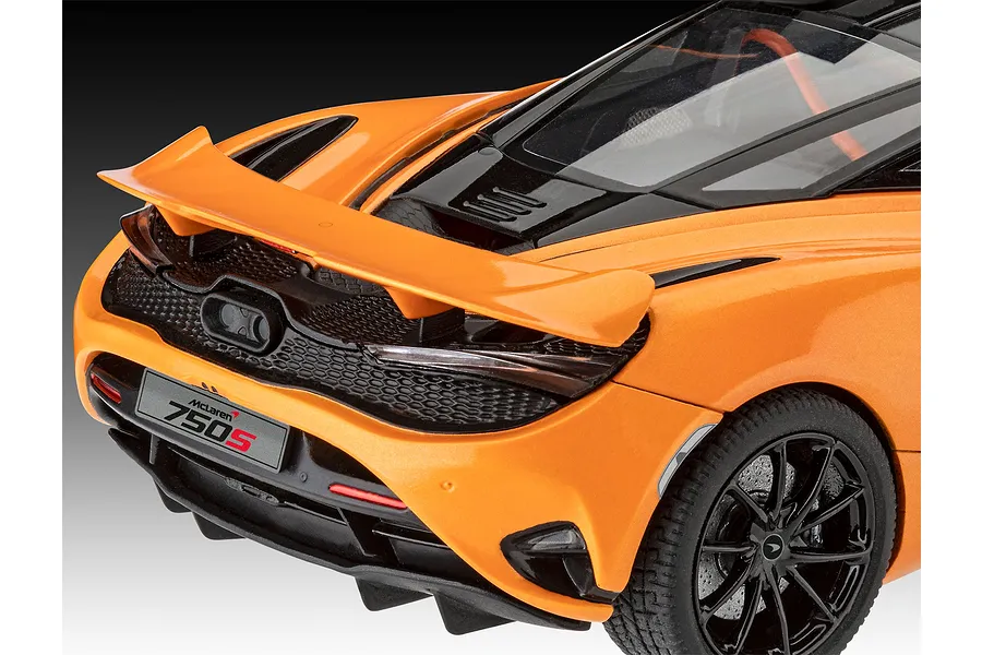 Revell 1/24 McLaren 750S Scaled Plastic Model Starter Kit image 150454
