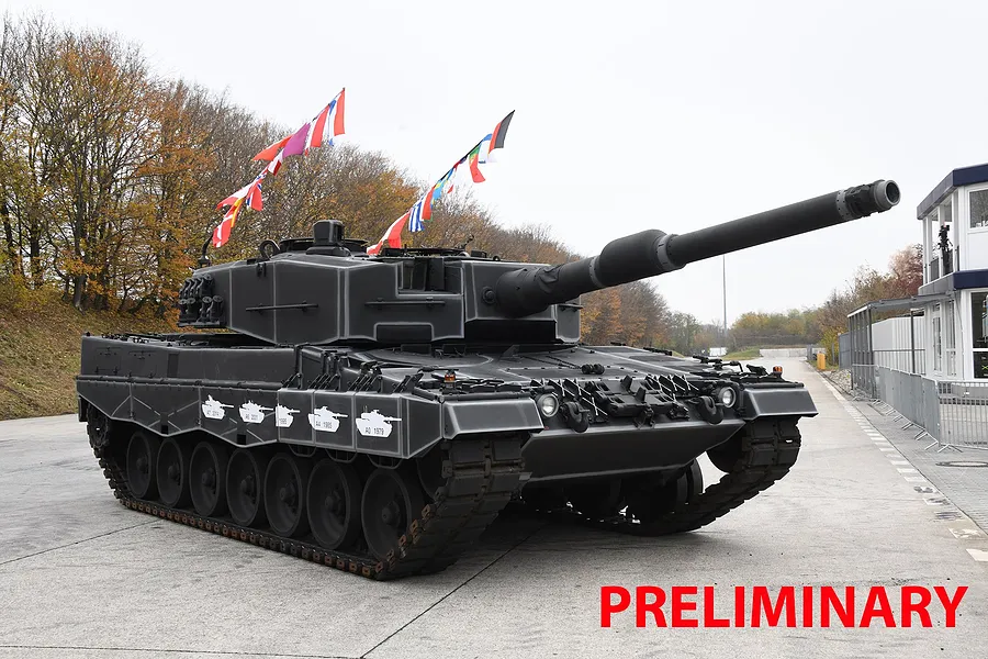 Revell 1/35 Leopard 2A4 - Special Decoration 40th Anniversary Scaled Plastic Model Starter Kit image 1