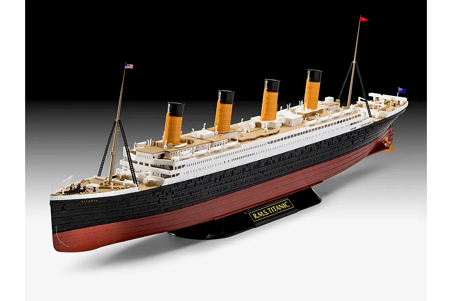 A fully assembled 1/600 scale plastic model of the R.M.S. Titanic, featuring black, white, and red hull details with four yellow smokestacks.