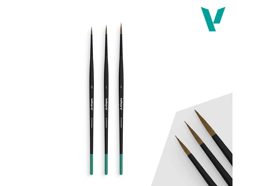 Vallejo Pro Modeller detail design brush set of 3 natural hair brushes displayed vertically with a close-up of tips.