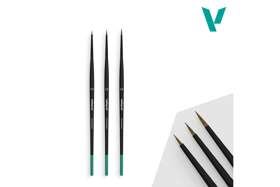 Vallejo Pro Modeller Definition Brush Set featuring three fine-tipped natural hair brushes in sizes 4/0, 3/0, and 2/0.