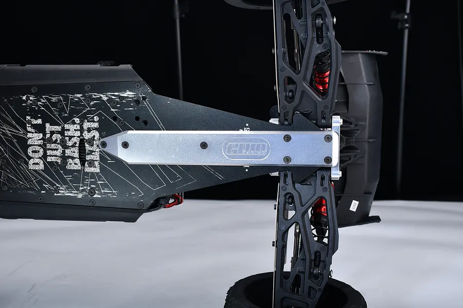 GPM Aluminium Rear Chassis Brace &amp;amp; Skid Plate - Red image 2
