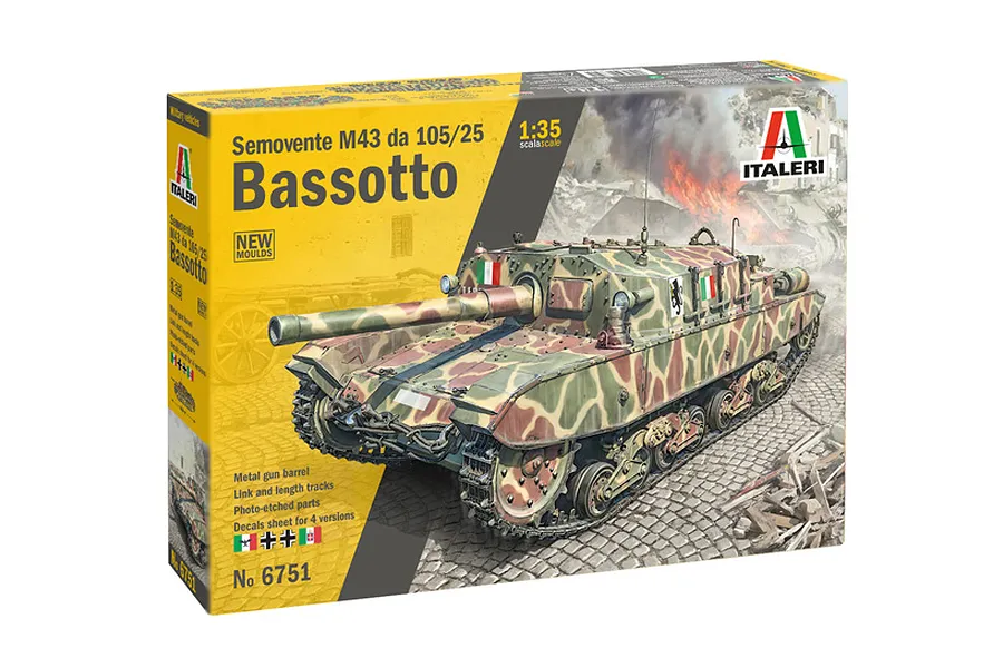 Italeri 1/35 Semovente M43 Bassotto tank plastic model kit box showing artwork of the military vehicle in a battle scene.