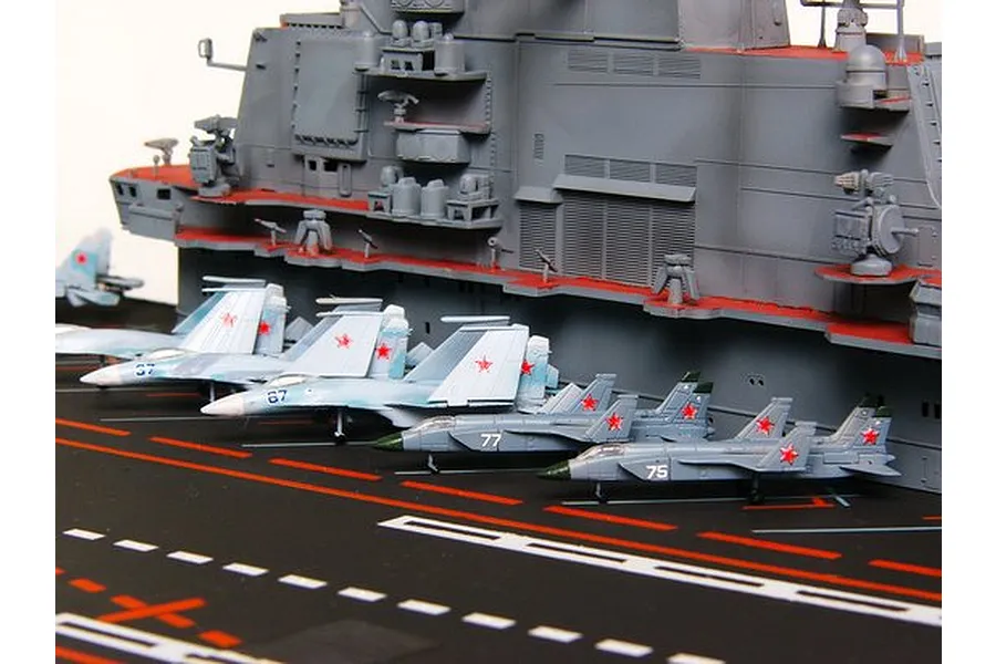 Trumpeter 1/350 USSR Admiral Kuznetsov Aircraft Carrier Plastic Model Kit image 23903
