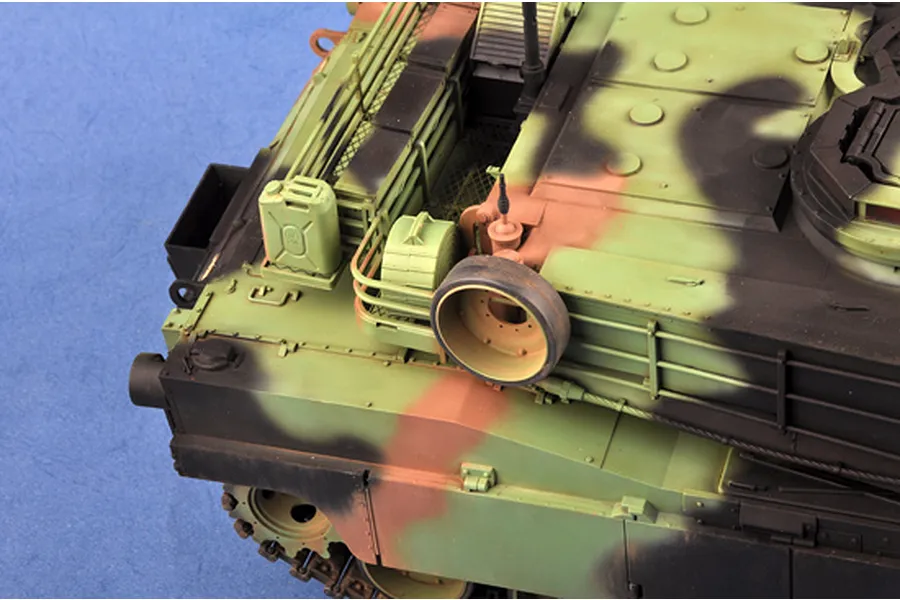 Trumpeter 1/16 U.S. Abrams M1A1 Aim Main Battle Tank Scaled Plastic Model Kit w/ Australian Decals image 13