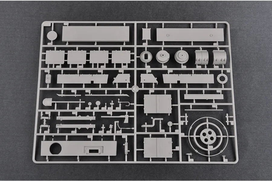 Trumpeter 1/16 German Pzkpfw IV Ausf.J Tank Scaled Plastic Model Kit image 24616