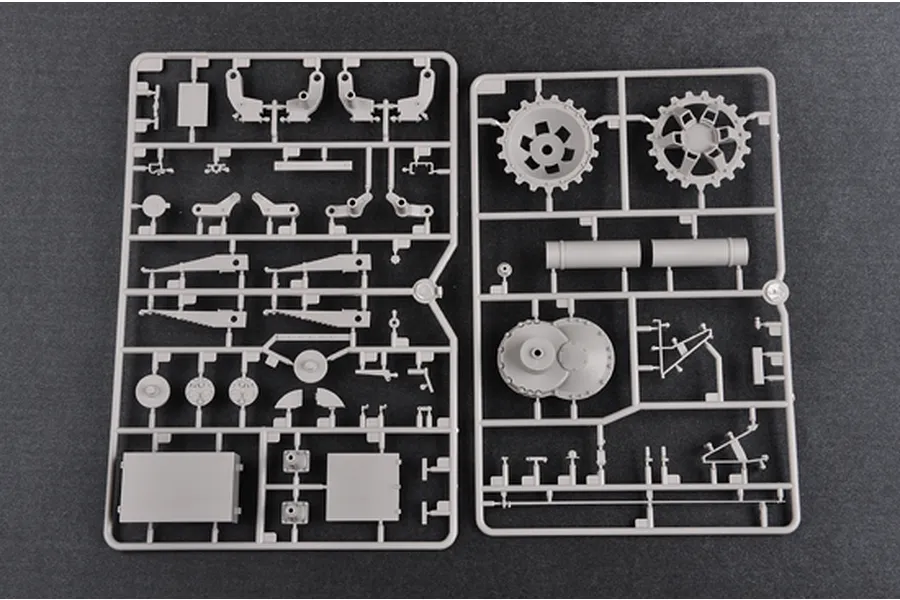 Trumpeter 1/16 German Pzkpfw IV Ausf.J Tank Scaled Plastic Model Kit image 24620