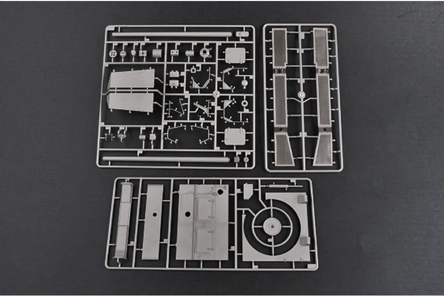 Trumpeter 1/16 German Pzkpfw IV Ausf.J Tank Scaled Plastic Model Kit image 24621