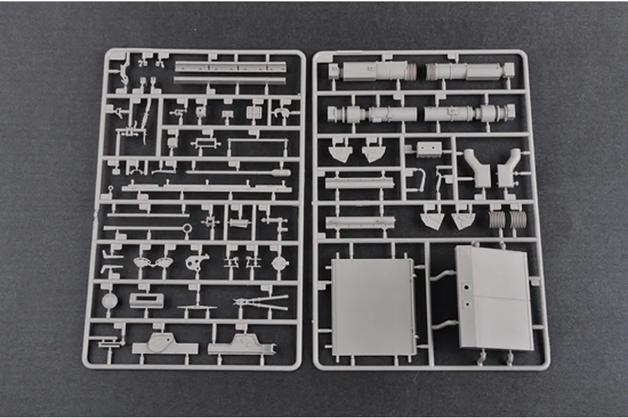 Trumpeter 1/16 German Pzkpfw IV Ausf.J Tank Scaled Plastic Model Kit image 24625