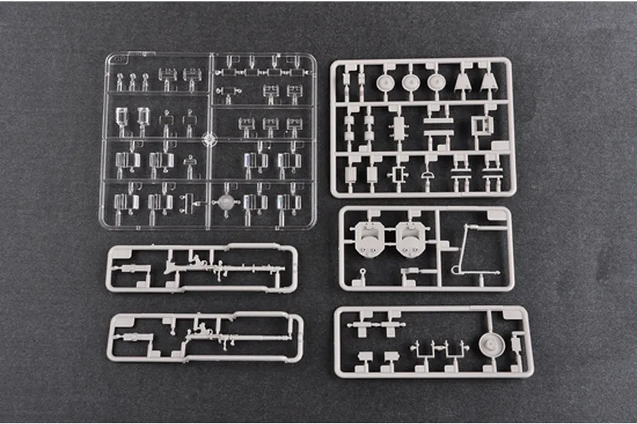 Trumpeter 1/16 German Pzkpfw IV Ausf.J Tank Scaled Plastic Model Kit image 24627