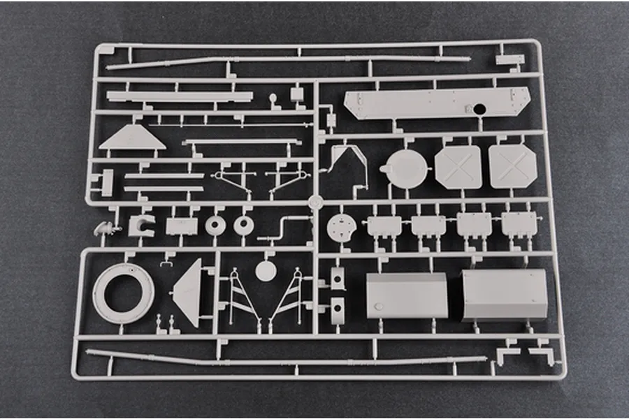 Trumpeter 1/16 German Pzkpfw IV Ausf.J Tank Scaled Plastic Model Kit image 24630
