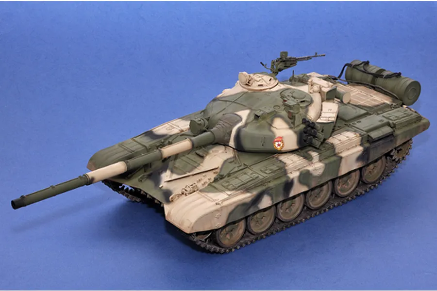 Trumpeter 1/16 Russian T-72B Main Battle Tank Scaled Plastic Model Kit image 24777
