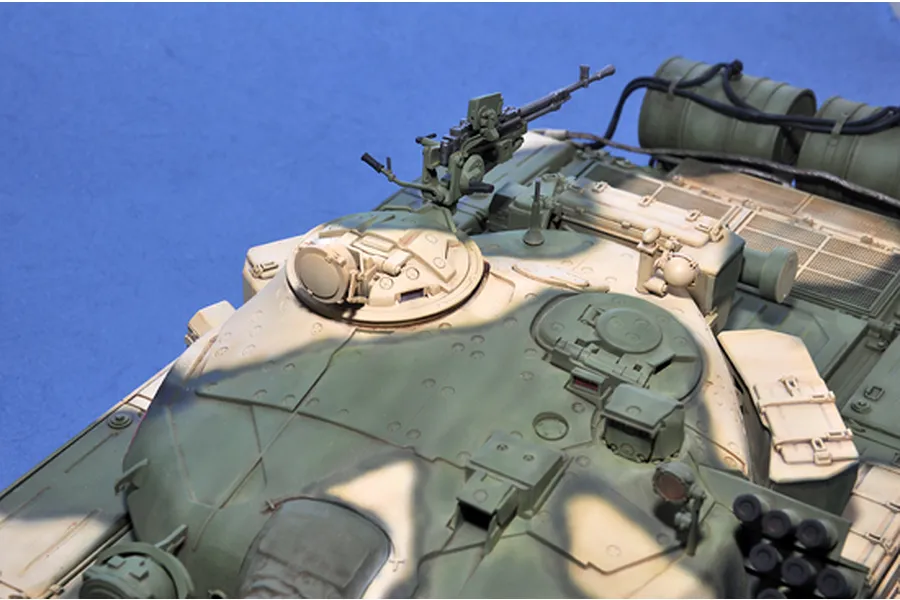 Trumpeter 1/16 Russian T-72B Main Battle Tank Scaled Plastic Model Kit image 24781