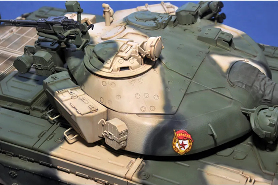 Trumpeter 1/16 Russian T-72B Main Battle Tank Scaled Plastic Model Kit image 24783