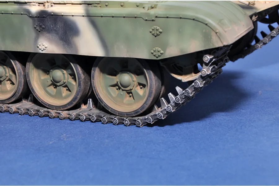 Trumpeter 1/16 Russian T-72B Main Battle Tank Scaled Plastic Model Kit image 24784