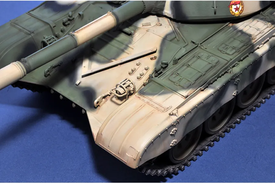 Trumpeter 1/16 Russian T-72B Main Battle Tank Scaled Plastic Model Kit image 24785