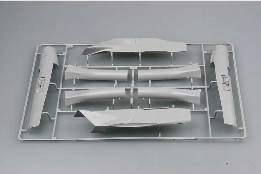 Trumpeter 1/32 F/A-18E Super Hornet Fighter Jet Scaled Plastic Model Kit image 25016