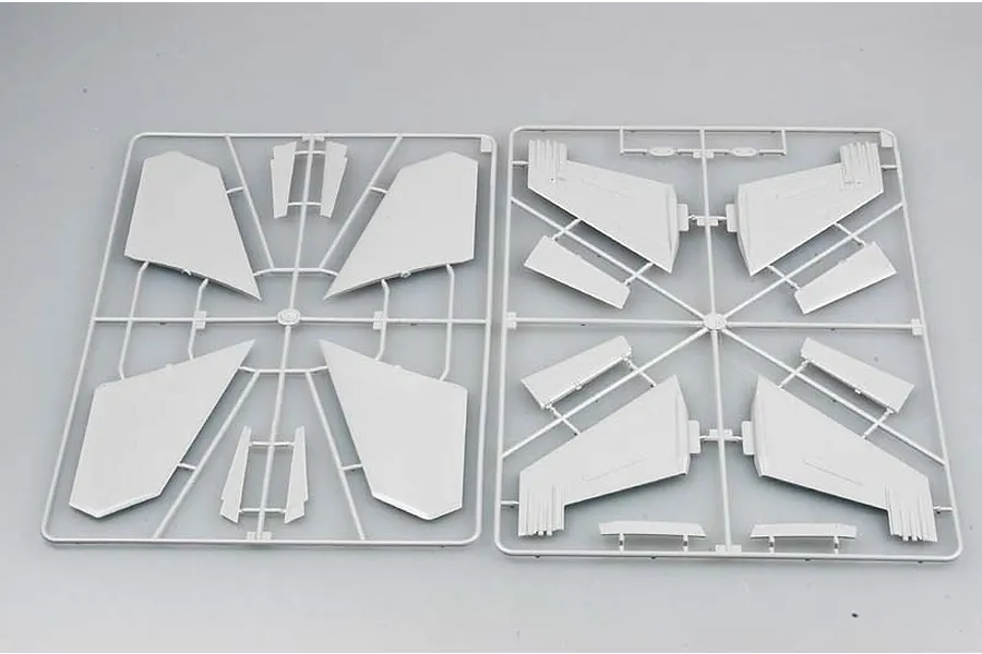 Trumpeter 1/32 F/A-18E Super Hornet Fighter Jet Scaled Plastic Model Kit image 25017