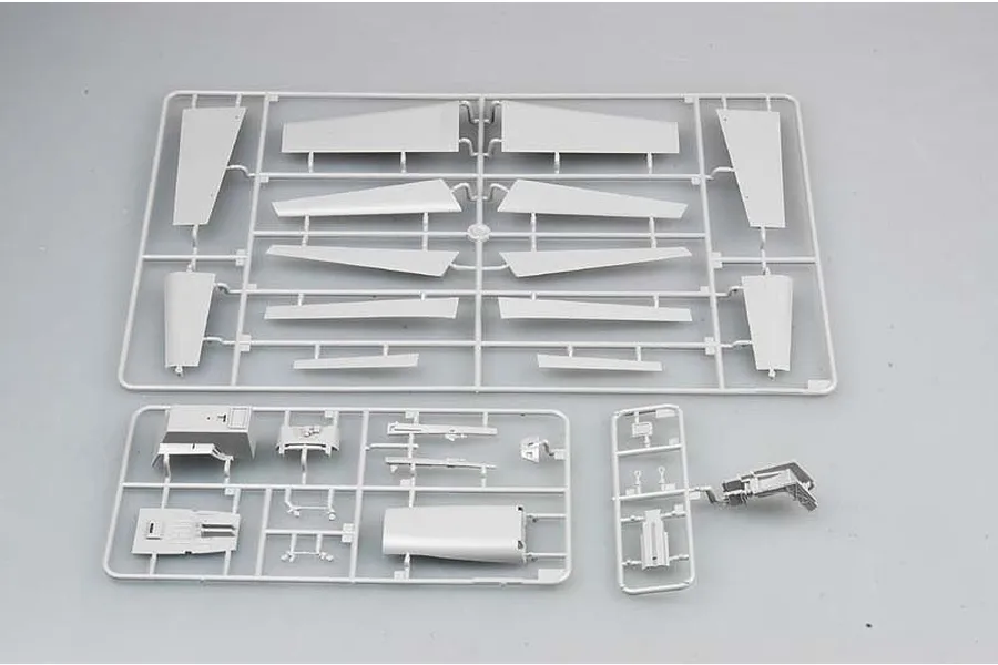 Trumpeter 1/32 F/A-18E Super Hornet Fighter Jet Scaled Plastic Model Kit image 25018