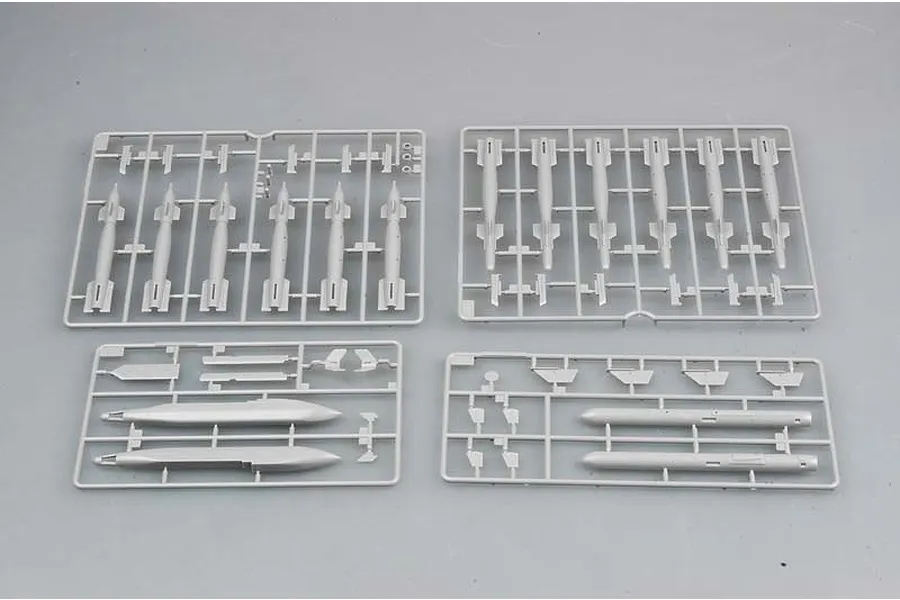 Trumpeter 1/32 F/A-18E Super Hornet Fighter Jet Scaled Plastic Model Kit image 25027