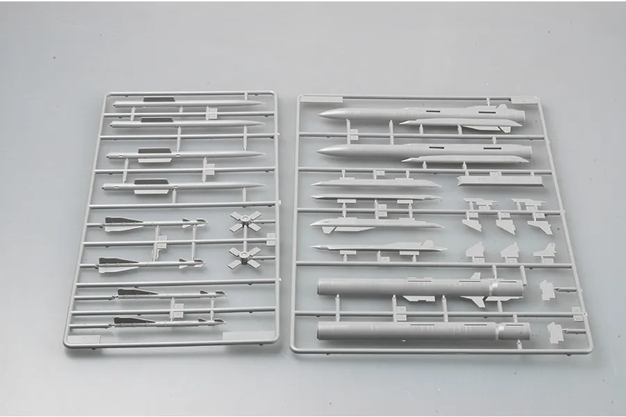 Trumpeter 1/32 Su-27UB Flanker-C Fighter Jet Scaled Plastic Model Kit image 25056