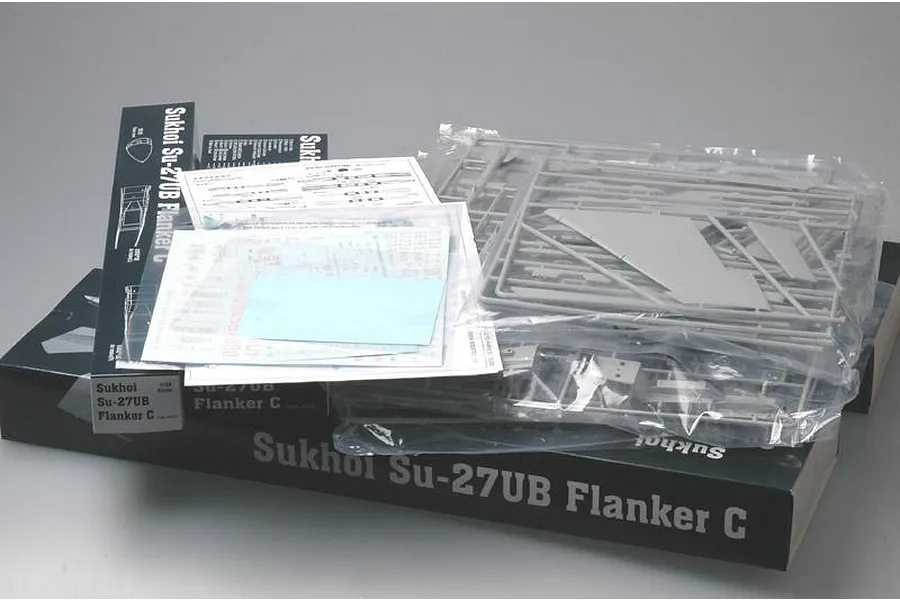 Trumpeter 1/32 Su-27UB Flanker-C Fighter Jet Scaled Plastic Model Kit image 25080
