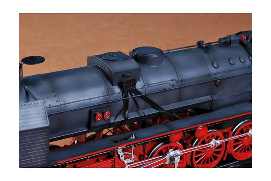 Trumpeter 1/35 Baureihe 52 Mit Steifrahmentender Locomotive Scaled Plastic Model Kit image 25129
