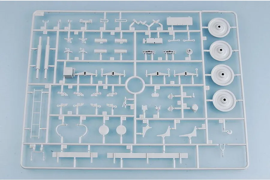 Trumpeter 1/35 Baureihe 52 Mit Steifrahmentender Locomotive Scaled Plastic Model Kit image 25136