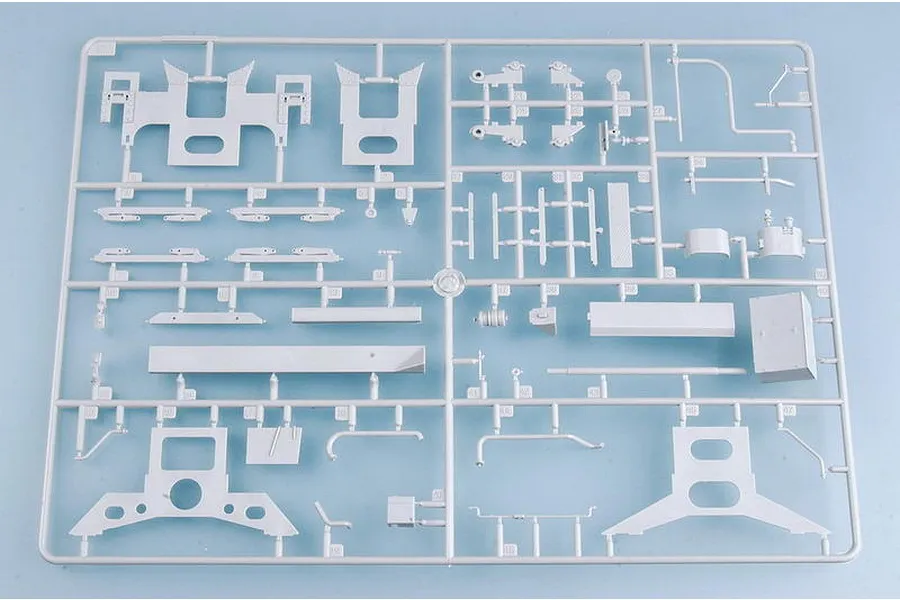 Trumpeter 1/35 Baureihe 52 Mit Steifrahmentender Locomotive Scaled Plastic Model Kit image 25137