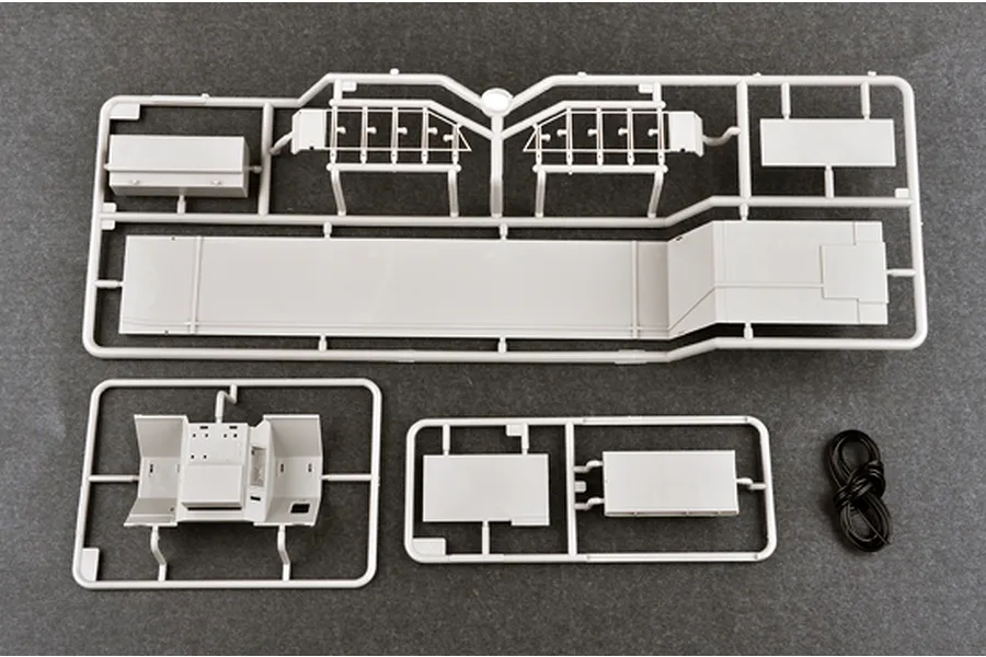 Plastic model kit sprues for the Trumpeter 1/35 M983 HEMTT and M901 Patriot missile system, showing grey parts and a black wire coil.