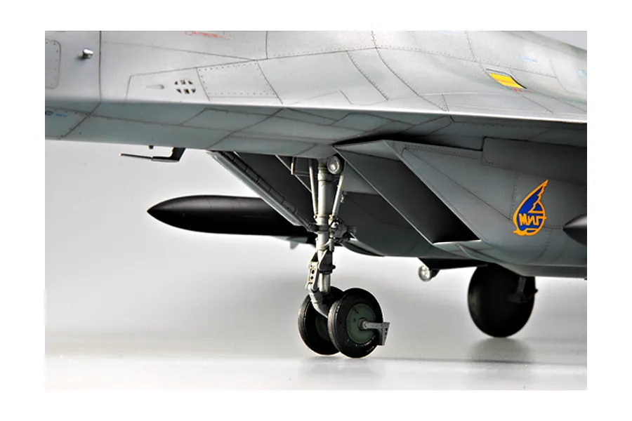 Trumpeter 1/32 Russian MIG-29M Fulcrum Fighter Jet Scaled Plastic Model Kit image 25443