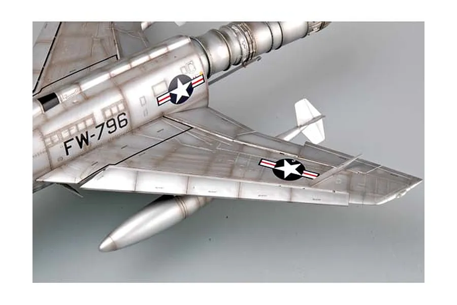 Trumpeter 1/32 North American F-100D Super Sabre Fighter Jet Scaled Plastic Model Kit image 25585