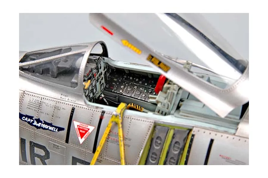 Trumpeter 1/32 North American F-100D Super Sabre Fighter Jet Scaled Plastic Model Kit image 25586