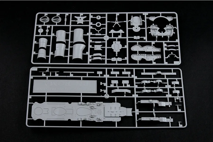 Trumpeter 1/350 Italian RN Roma Navy Battleship Plastic Model Kit image 25645