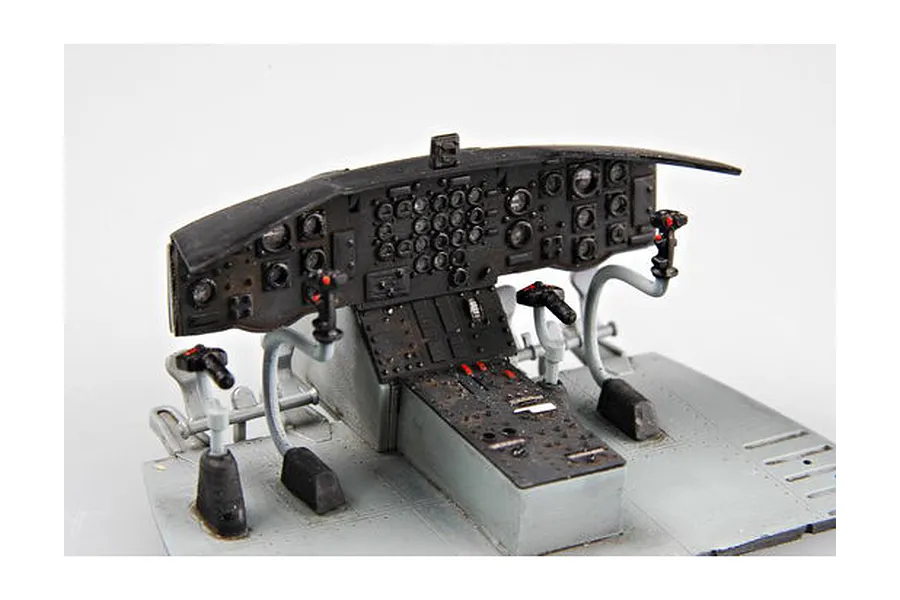 Trumpeter 1/35 CH-47A Chinook Helicopter Scaled Plastic Model Kit image 25677