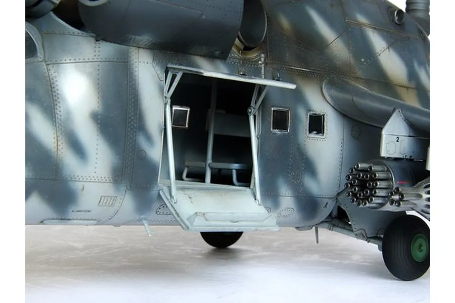 Trumpeter 1/35 Mil MI-24V Hind-E Helicopter Scaled Plastic Model Kit image 25777
