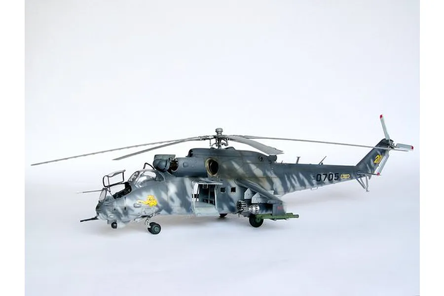 Trumpeter 1/35 Mil MI-24V Hind-E Helicopter Scaled Plastic Model Kit image 25787