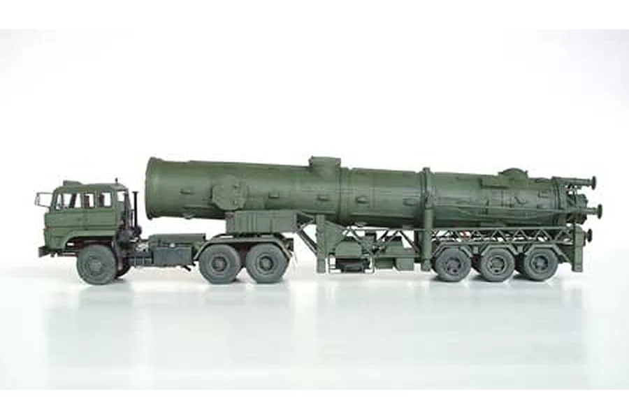 Trumpeter 1/35 DF-21 Ballistic Missile Launcher Truck Scaled Plastic Model Kit image 26020