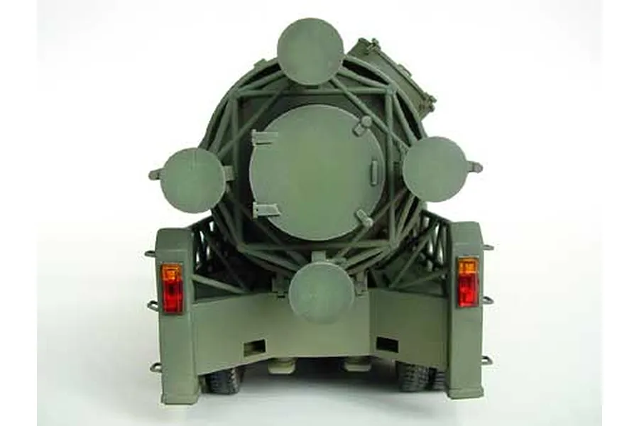 Trumpeter 1/35 DF-21 Ballistic Missile Launcher Truck Scaled Plastic Model Kit image 26021