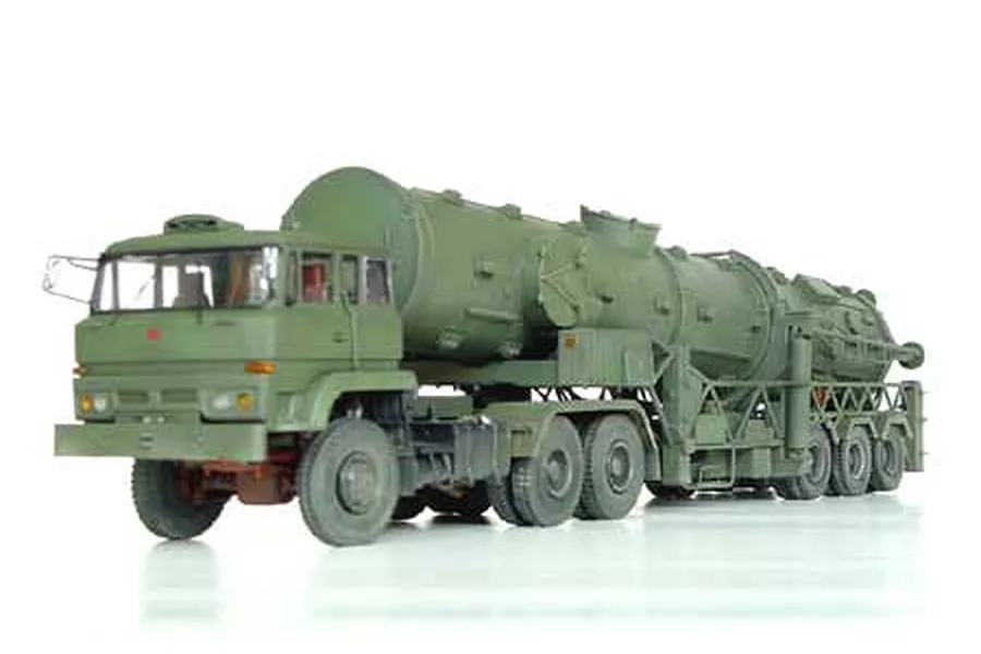 Trumpeter 1/35 DF-21 Ballistic Missile Launcher Truck Scaled Plastic Model Kit image 26023