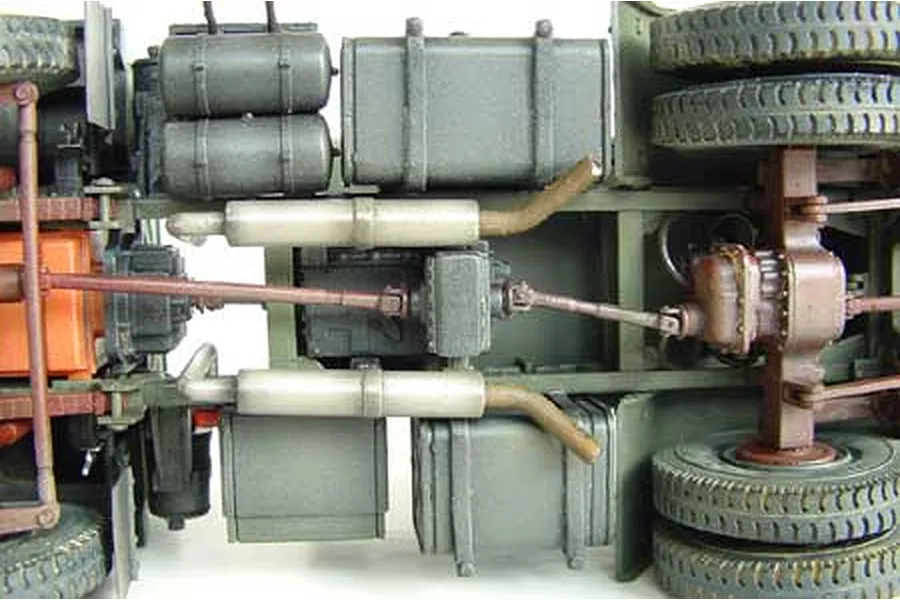 Trumpeter 1/35 DF-21 Ballistic Missile Launcher Truck Scaled Plastic Model Kit image 26027