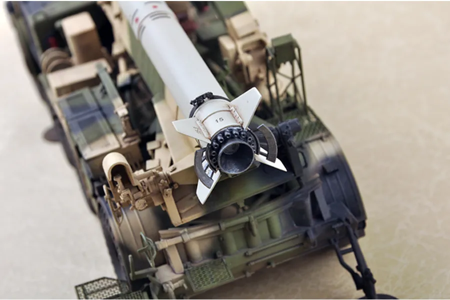 Trumpeter 1/35 Russian 9P113 TEL w/ 9M21 of 9K52 Luna-M Short Range Artillery Truck Scaled Plastic Model Kit image 21
