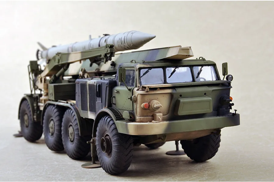 Trumpeter 1/35 Russian 9P113 TEL w/ 9M21 of 9K52 Luna-M Short Range Artillery Truck Scaled Plastic Model Kit image 22
