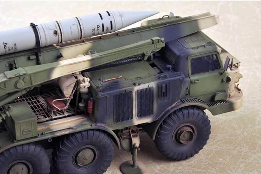 Trumpeter 1/35 Russian 9P113 TEL w/ 9M21 of 9K52 Luna-M Short Range Artillery Truck Scaled Plastic Model Kit image 24