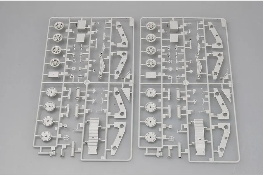 Trumpeter 1/35 MAZ-537G Truck w/ MAZ/ChMZAP-5247G Semitrailer Scaled Plastic Model Kit image 26167