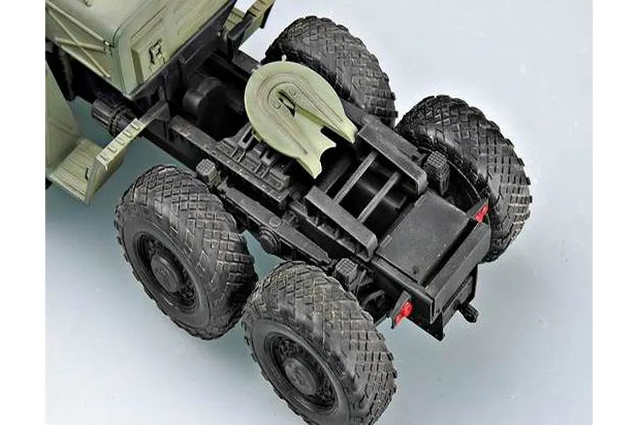 Trumpeter 1/35 MAZ-537G Truck w/ MAZ/ChMZAP-5247G Semitrailer Scaled Plastic Model Kit image 26172